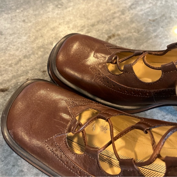 BCBG Lace-Up Baby Doll Block Heel Mary Jane Pumps in Rich Brown 7 1/2 - Picture 9 of 15